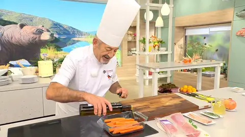 Sazónalas y riégalas con un poco de aceite Sazónalas y riégalas con un poco de aceite