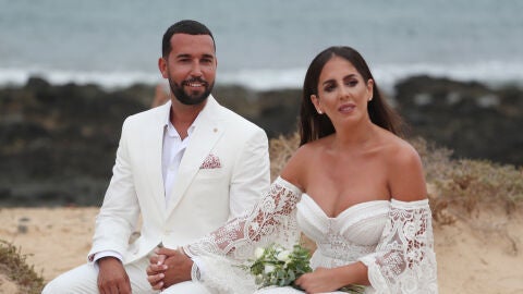 Anabel Pantoja y Omar Sánchez en el día de su boda