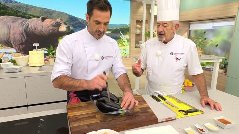 Colócalas en una bandeja de horno, riégalas con un poco de aceite