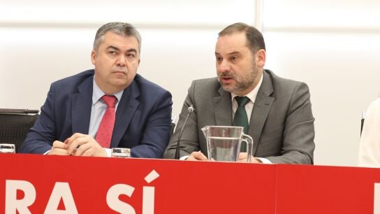 Por qu&eacute; &Aacute;balos no va a prisi&oacute;n provisional y Santos Cerd&aacute;n s&iacute;: dos casos diferentes