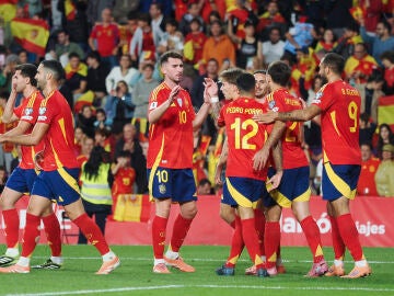 Los jugadores de España celebran un gol ante Bulgaria en Valladolid