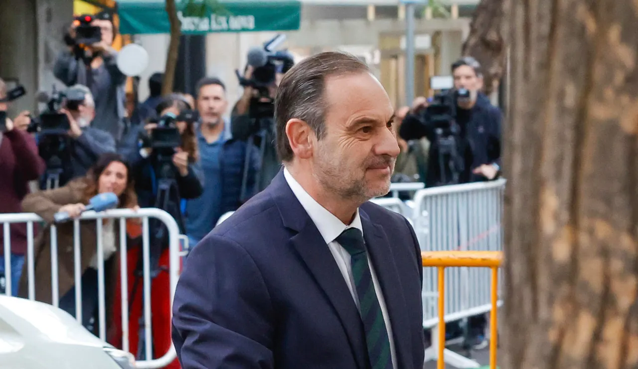 El exministro Jose Luis Ábalos, a su llegada este miércoles al Tribunal Supremo