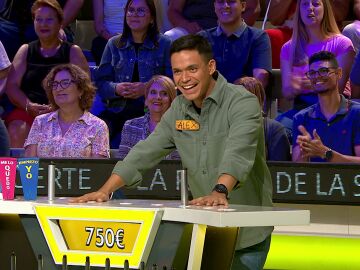 &iexcl;Alex arrasa en La Ruleta de la Suerte con un panelazo lleno de gajos y dinero!