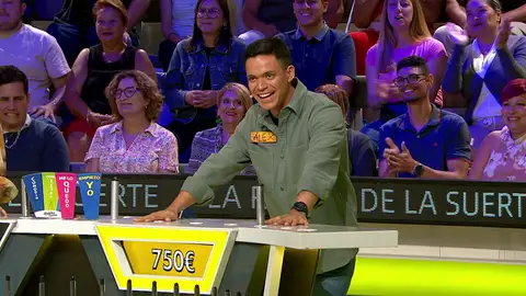 ¡Alex arrasa en La Ruleta de la Suerte con un panelazo lleno de gajos y dinero! ¡Alex arrasa en La Ruleta de la Suerte con un panelazo lleno de gajos y dinero!