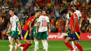 Mikel Merino celebra uno de sus goles ante Bulgaria