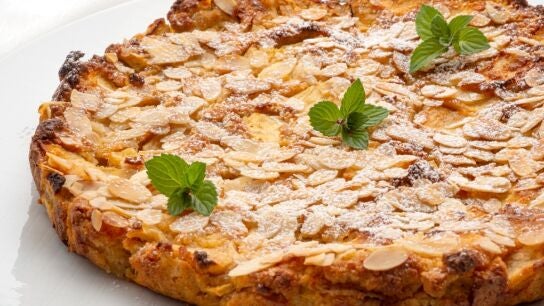 Tarta casera de manzana y almendra, la receta f&aacute;cil de Eva Argui&ntilde;ano: &iexcl;solo mezcla los ingredientes y al horno!