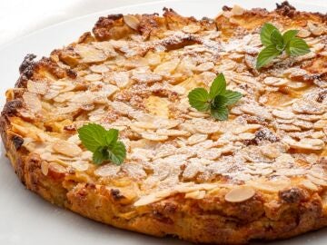 Tarta casera de manzana y almendra, la receta fácil de Eva Arguiñano: ¡solo mezcla los ingredientes y al horno!