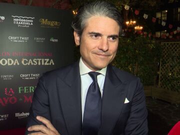 Juli&aacute;n Porras-Figueroa atendiendo a la prensa