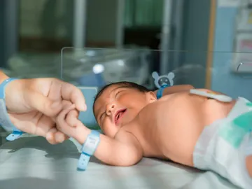 Bebé recién nacido en el hospital Bebé recién nacido en el hospital