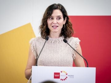 Ayuso ve "una losa" la ley estatal universitaria, que "hunde en burocracia" y "ha perjudicado" a la financiación
