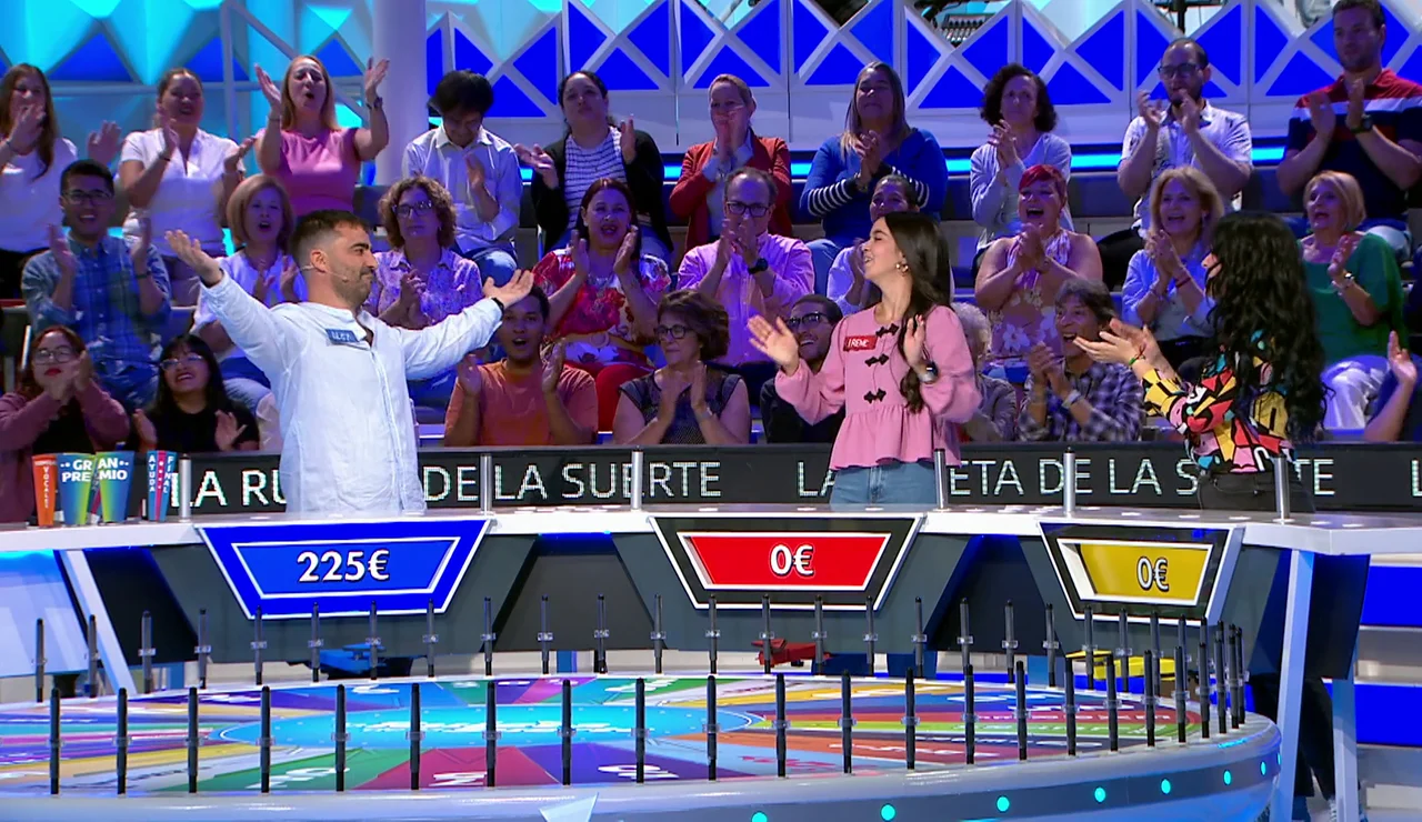 Álex se lleva el gran premio y resuelve el panel más “cursi”