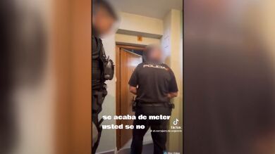 El secreto del cerrajero antiokupas que colabora con la Policía: 