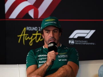 Fernando Alonso atiende a los medios antes del GP de Austin