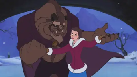 La Bella y la Bestia 2: Una Navidad Encantada La Bella y la Bestia 2: Una Navidad Encantada