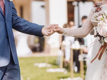 Pareja de novios el día de su boda Pareja de novios el día de su boda