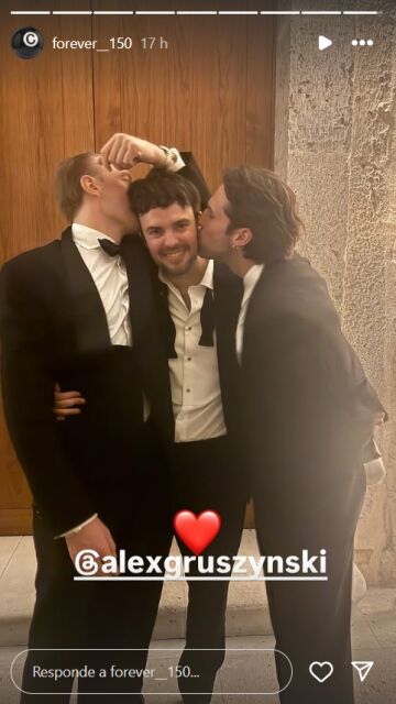 Alex Gruszynski con amigos tras su boda con Stella del Carmen