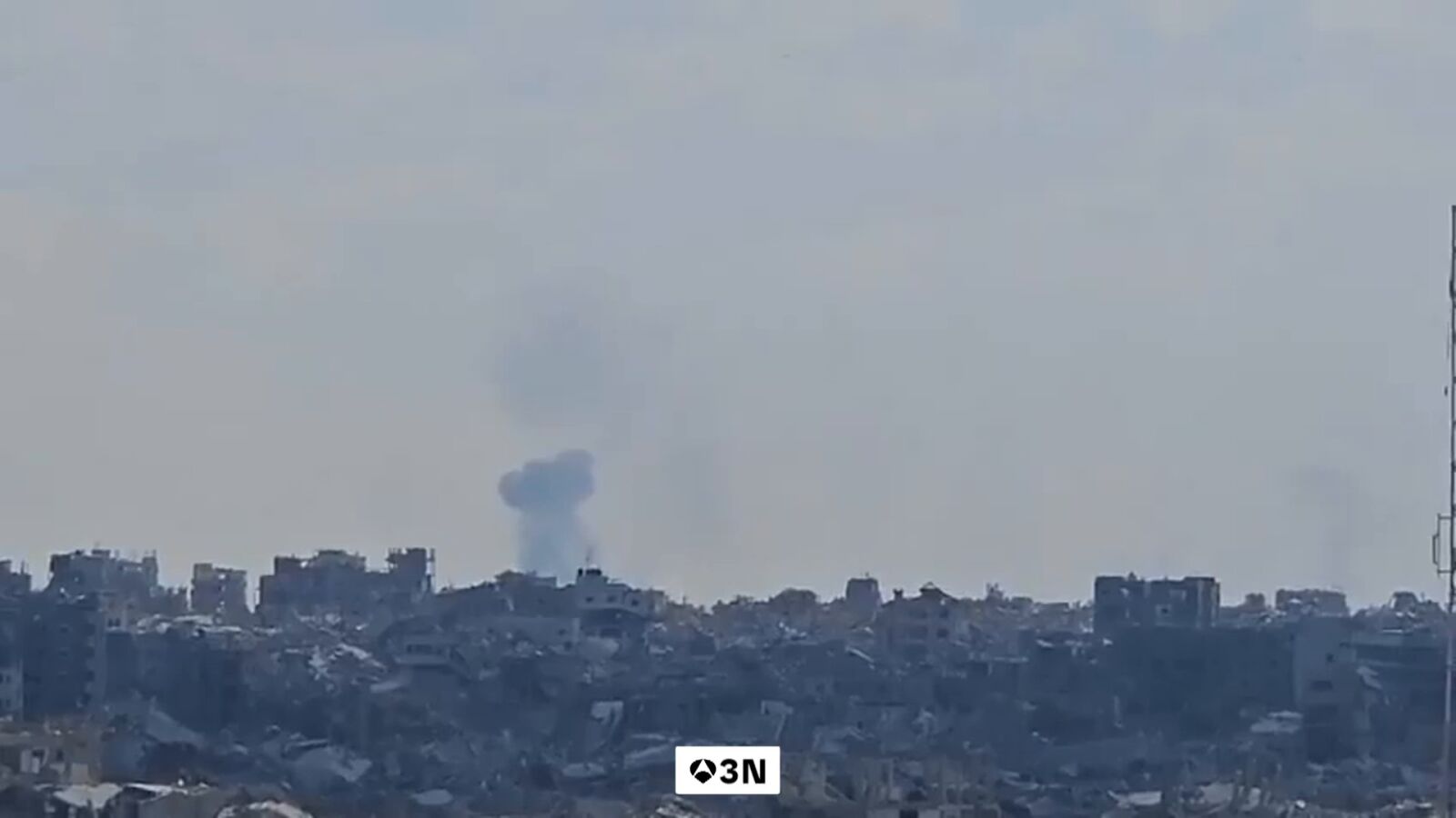 Mueren 22 personas tras los ataques aéreos del Ejército israelí y Netanyahu suspende la ayuda humanitaria en Gaza 