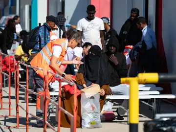 Llega un nuevo cayuco con 58 personas a Fuerteventura: más de 13.400 migrantes han llegado a Canarias en lo que va de año Llega un nuevo cayuco con 58 personas a Fuerteventura: más de 13.400 migrantes han llegado a Canarias en lo que va de año