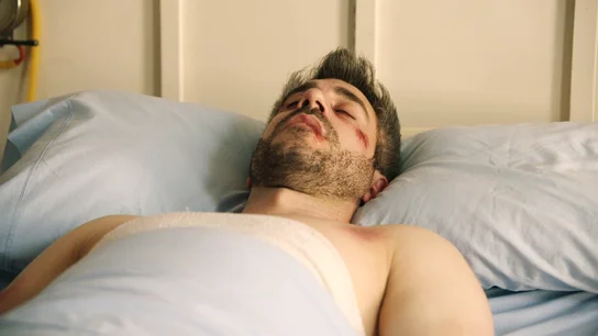 Damián se derrumba… ¡Andrés ha sobrevivido, pero está en coma!: “No puedo perderte” Damián se derrumba… ¡Andrés ha sobrevivido, pero está en coma!: “No puedo perderte”