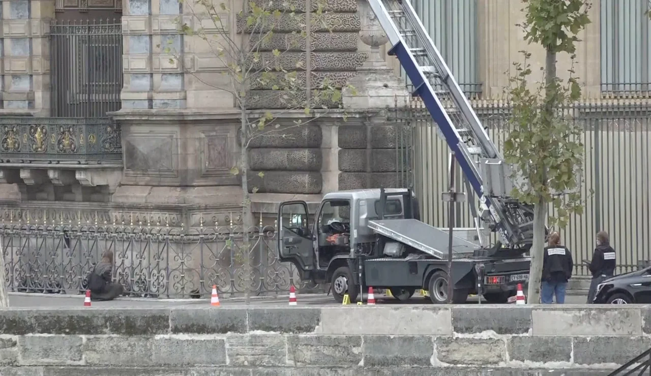 Montacargas robo Louvre