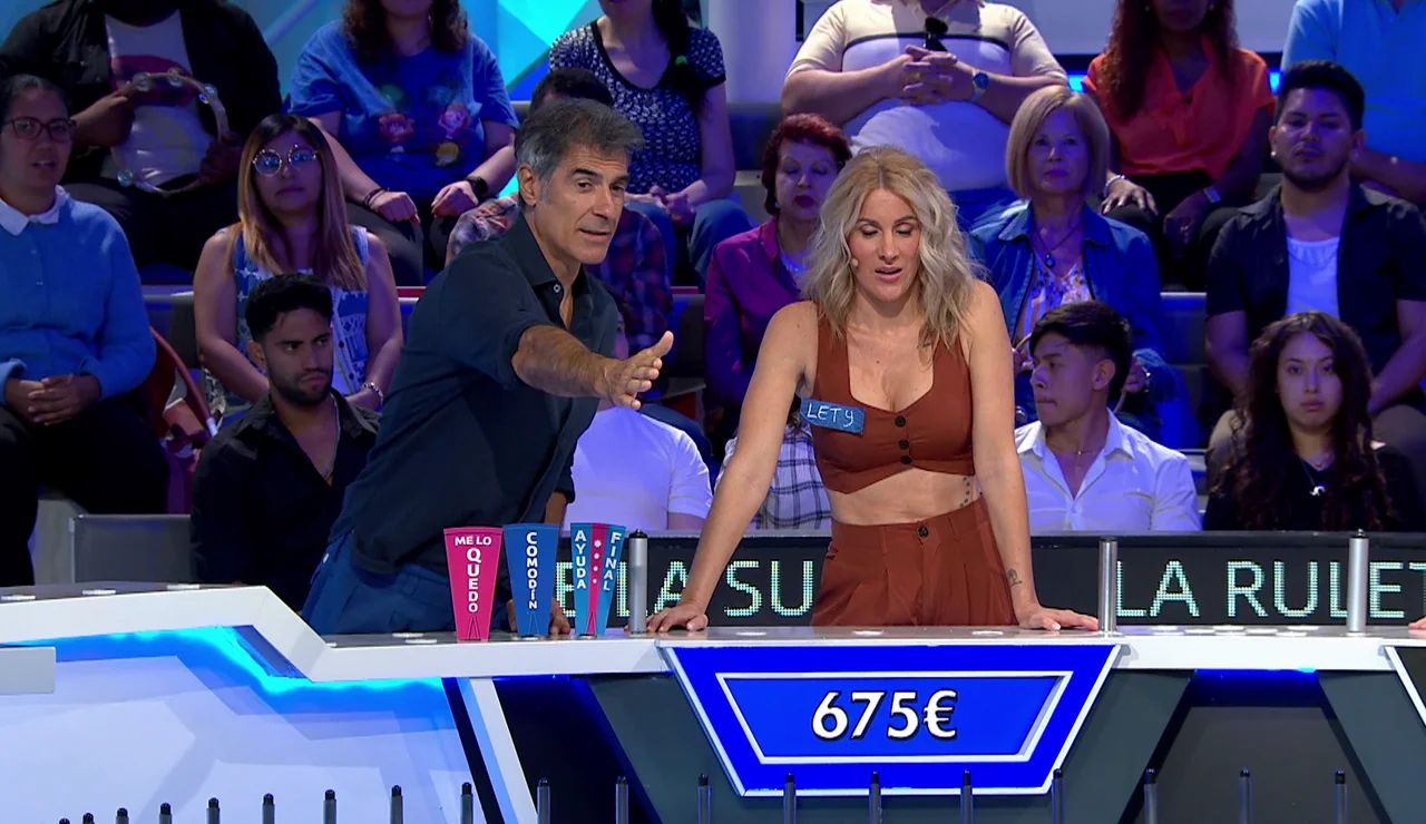 “Esque me la juego mucho…”. Jorge Fernández ayuda a Lety a decidir la mejor jugada.