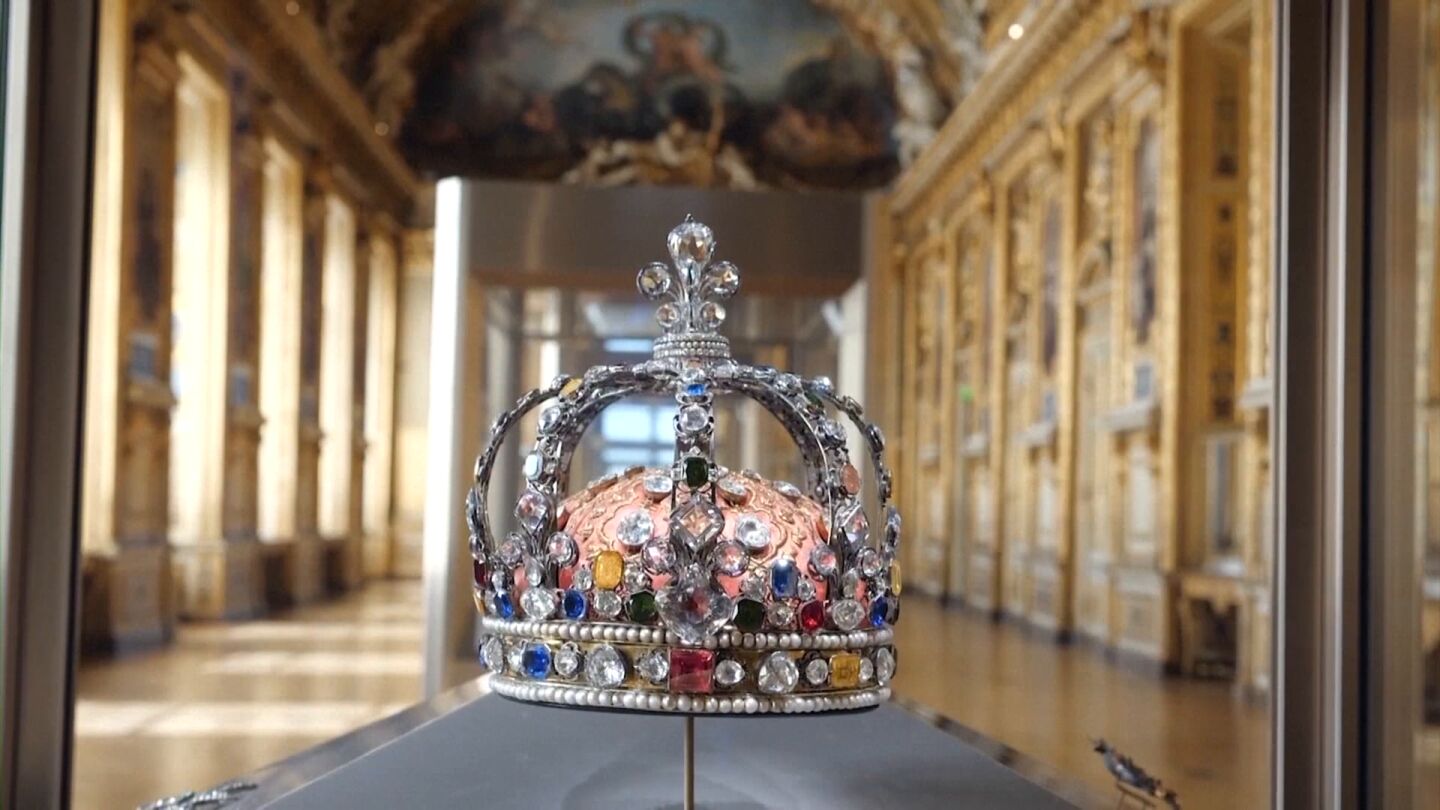 bot&iacute;n robo Louvre 