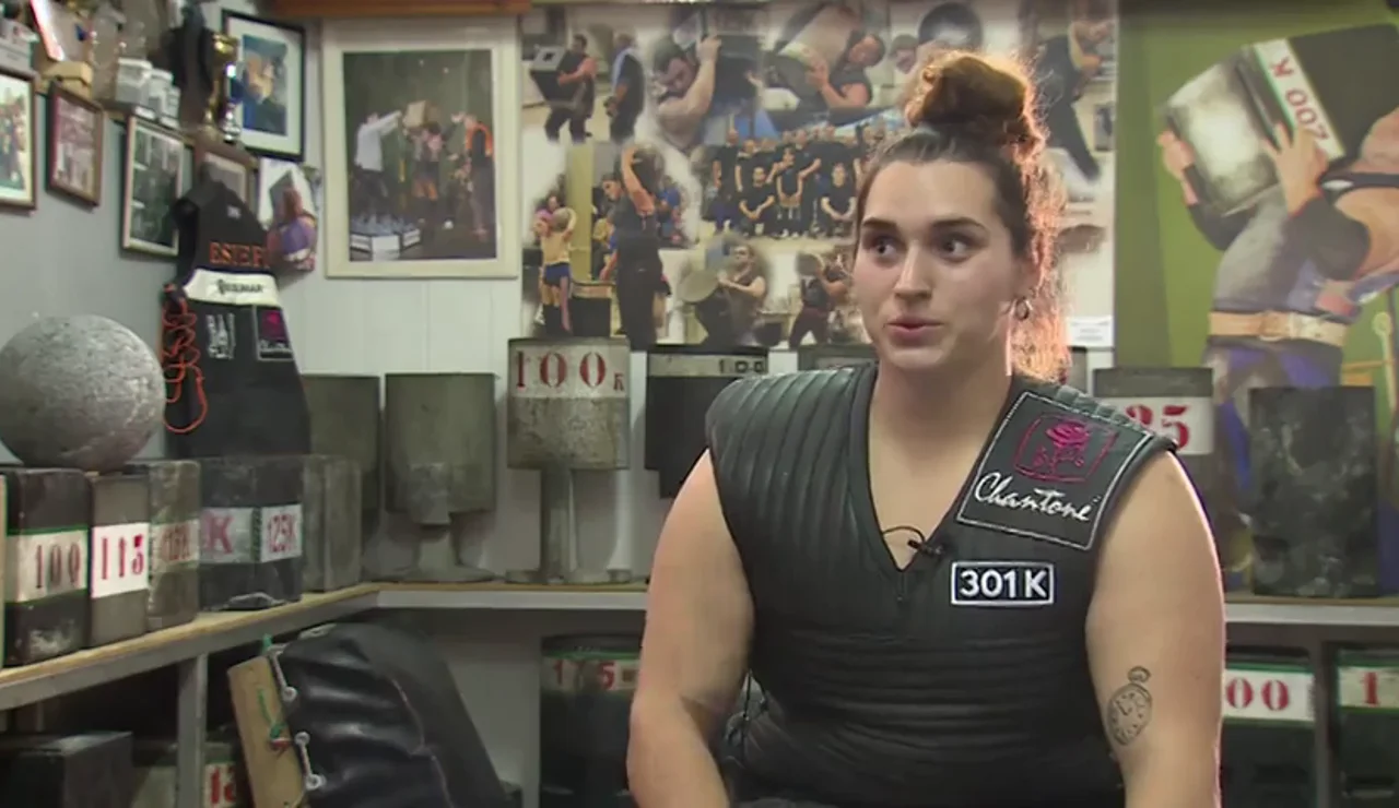 Estefi Etxebeste, la mujer de piedra: uñas perfectas para levantar 100 kilos