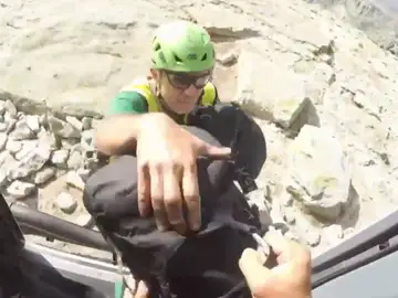 Una montañera ha muerto tras caer del Pico de las Neveras. Una montañera ha muerto tras caer del Pico de las Neveras.