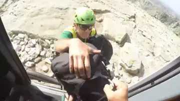 Una montañera ha muerto tras caer del Pico de las Neveras. Una montañera ha muerto tras caer del Pico de las Neveras.