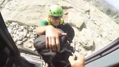 Una montañera ha muerto tras caer del Pico de las Neveras. Una montañera ha muerto tras caer del Pico de las Neveras.