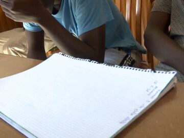 Imagen de menores migrantes en un centro de Canarias