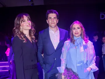 Paloma Lago, junto a su hijo Javier García-Obregón, y su nuera, Eugenia Gil Muñoz Paloma Lago, junto a su hijo Javier García-Obregón, y su nuera, Eugenia Gil Muñoz