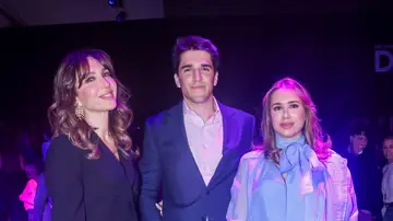Paloma Lago, junto a su hijo Javier García-Obregón, y su nuera, Eugenia Gil Muñoz Paloma Lago, junto a su hijo Javier García-Obregón, y su nuera, Eugenia Gil Muñoz