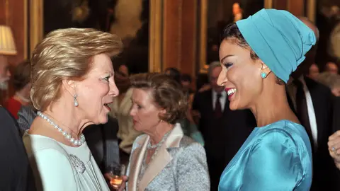 Moza bint Nasser con Anna María, la última Reina de los Helenos Moza bint Nasser con Anna María, la última Reina de los Helenos