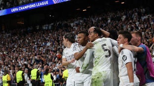 Los jugadores del Real Madrid celebran el gol de Jude Bellingham ante la Juventus