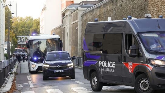 Sarkozy entrando en la c&aacute;rcel de La Sant&eacute;
