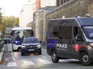 Sarkozy entrando en la cárcel de La Santé