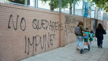 Pintadas en la fachada del Colegio Irlandesas Loreto Pintadas en la fachada del Colegio Irlandesas Loreto