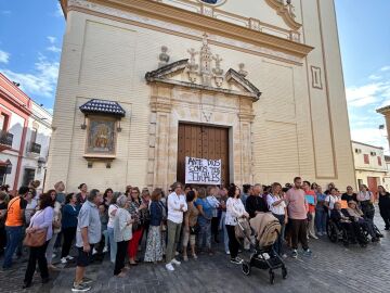 Concentración frente a la Iglesia