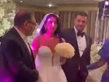 Un vestido de novia escotado pone en jaque a un asesor del ayatolá de Irán Un vestido de novia escotado pone en jaque a un asesor del ayatolá de Irán