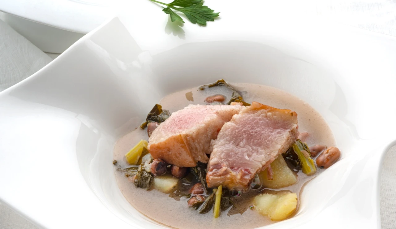 Karlos Arguiñano: caldo de berzas, "una receta gallega y auténtica"