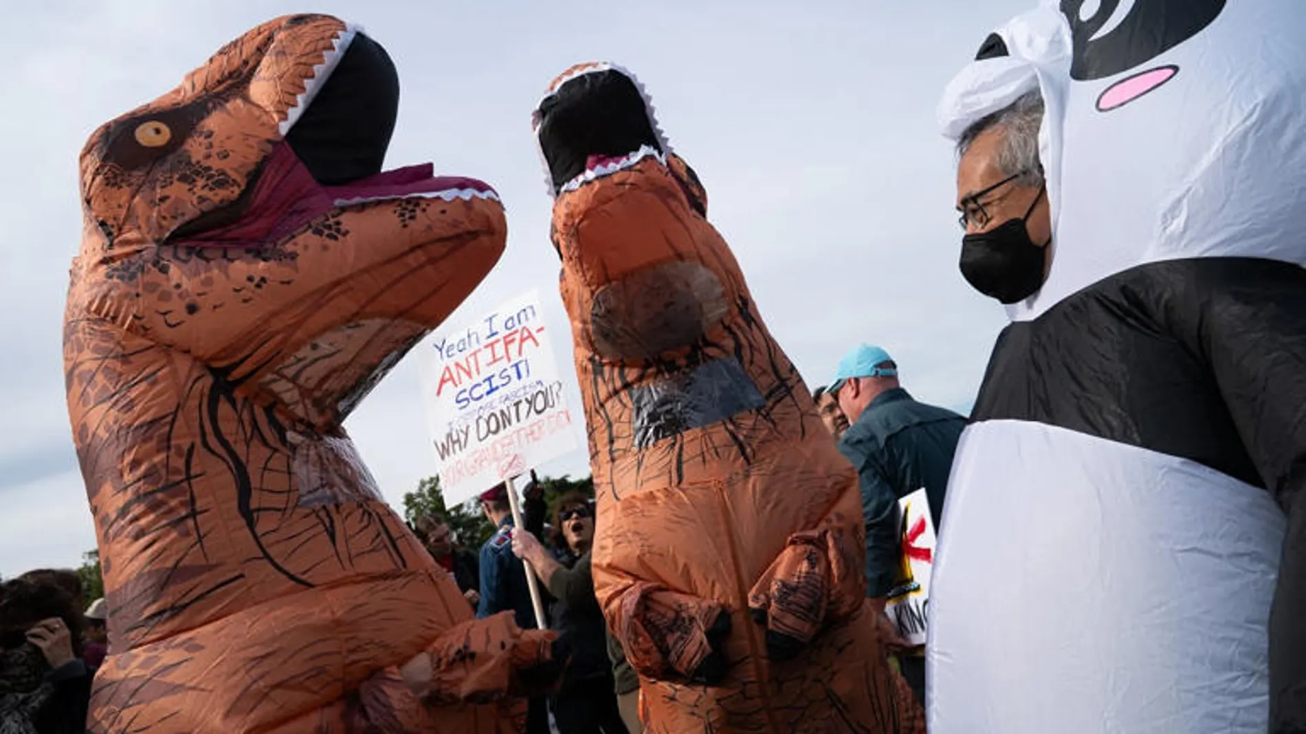 Asistentes con disfraces inflables se congregaron para una protesta contra Donald Trump, bajo el lema "No Kings", en Washington Asistentes con disfraces inflables se congregaron para una protesta contra Donald Trump, bajo el lema "No Kings", en Washington