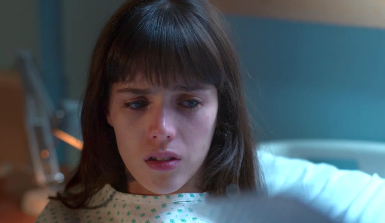 El parto de Julia se adelanta y se queda sola con su bebé, ¿qué hará ahora?