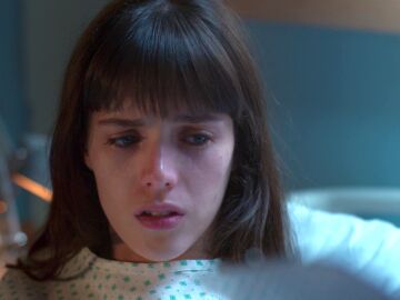 El parto de Julia se adelanta y se queda sola con su bebé, ¿qué hará ahora?