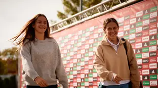 Irene Paredes y Mapi León a su llegada a la Ciudad del Fútbol de Las Rozas Irene Paredes y Mapi León a su llegada a la Ciudad del Fútbol de Las Rozas