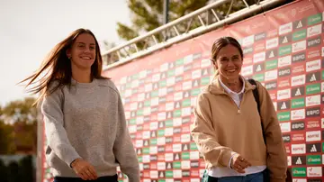 Irene Paredes y Mapi León a su llegada a la Ciudad del Fútbol de Las Rozas Irene Paredes y Mapi León a su llegada a la Ciudad del Fútbol de Las Rozas