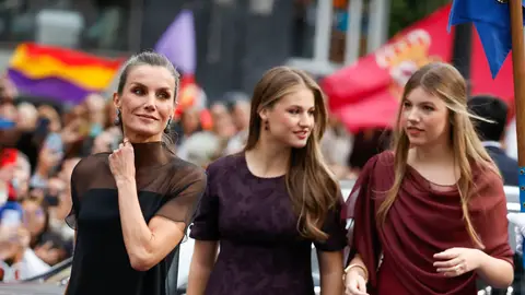 La reina Letizia, la princesa Leonor y la infanta Sofía en los Premios Princesa de Asturias La reina Letizia, la princesa Leonor y la infanta Sofía en los Premios Princesa de Asturias