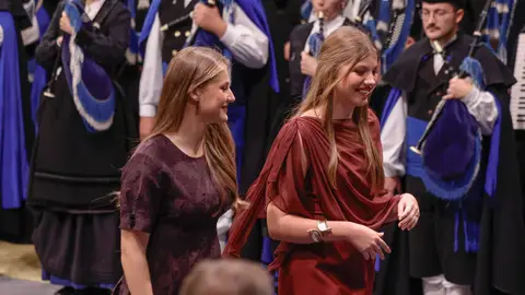 La princesa Leonor y la infanta Sofía en los Premios Princesa de Asturias La princesa Leonor y la infanta Sofía en los Premios Princesa de Asturias