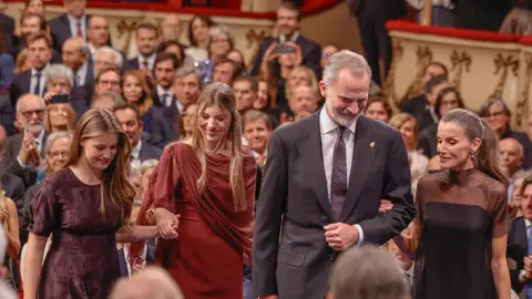 El rey Felipe, la reina Letizia, La princesa Leonor y la infanta Sofía en los Premios Princesa de Asturias El rey Felipe, la reina Letizia, La princesa Leonor y la infanta Sofía en los Premios Princesa de Asturias