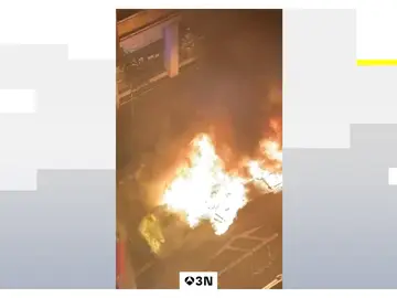 Oleada de quema de contenedores en Bilbao: los residentes organizan patrullas vecinales Oleada de quema de contenedores en Bilbao: los residentes organizan patrullas vecinales